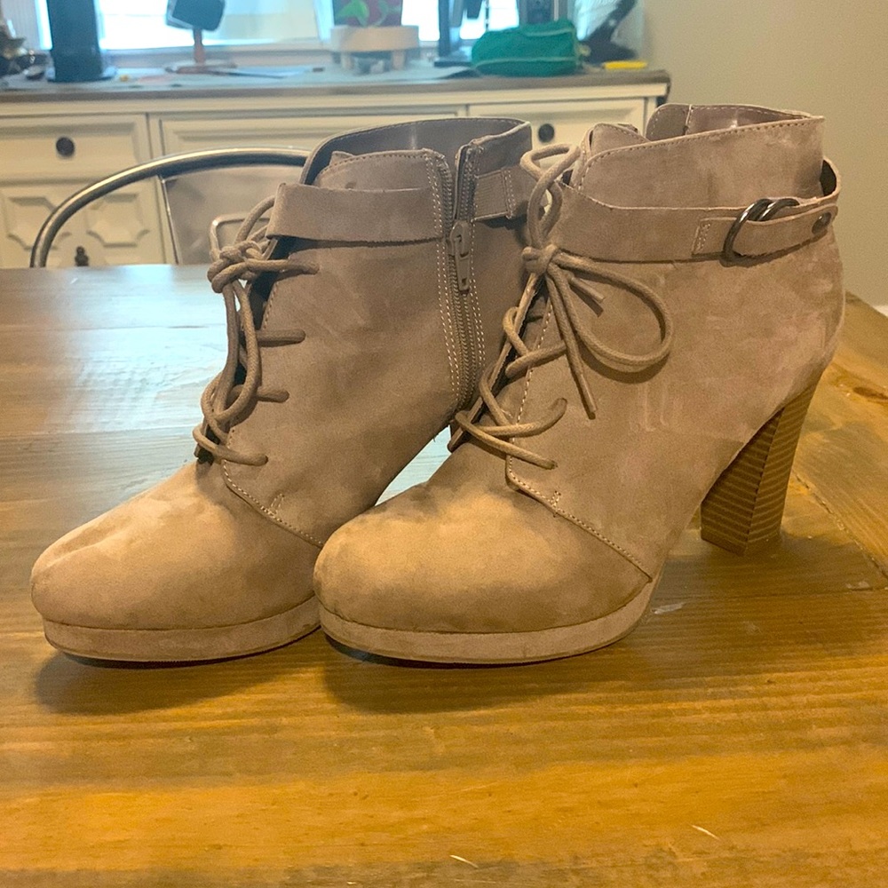 Tan bootie heels. Adorable for a night out in the fall. Size 9